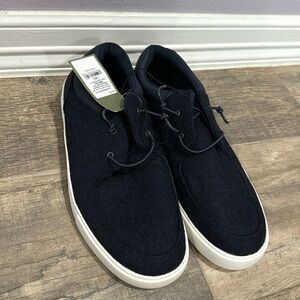 Pull on shoes
